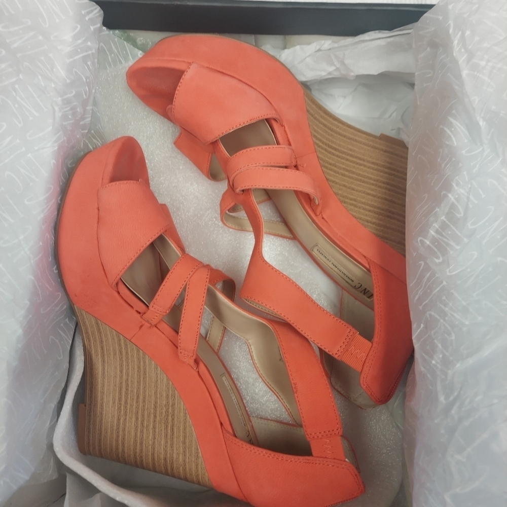 INC Cressidagra Grapefruit Womens Size 9 1/2 Velvet Feel Wedge Sandal - Picture 3 of 9
